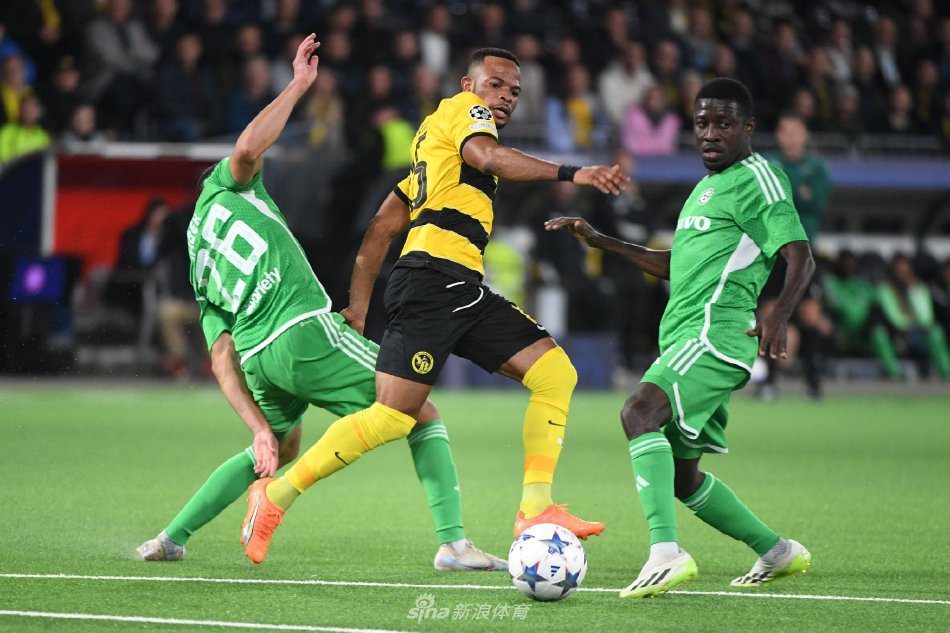 舞台上屡创 舞台上屡创