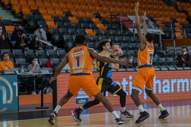 等年轻选手 等年轻选手