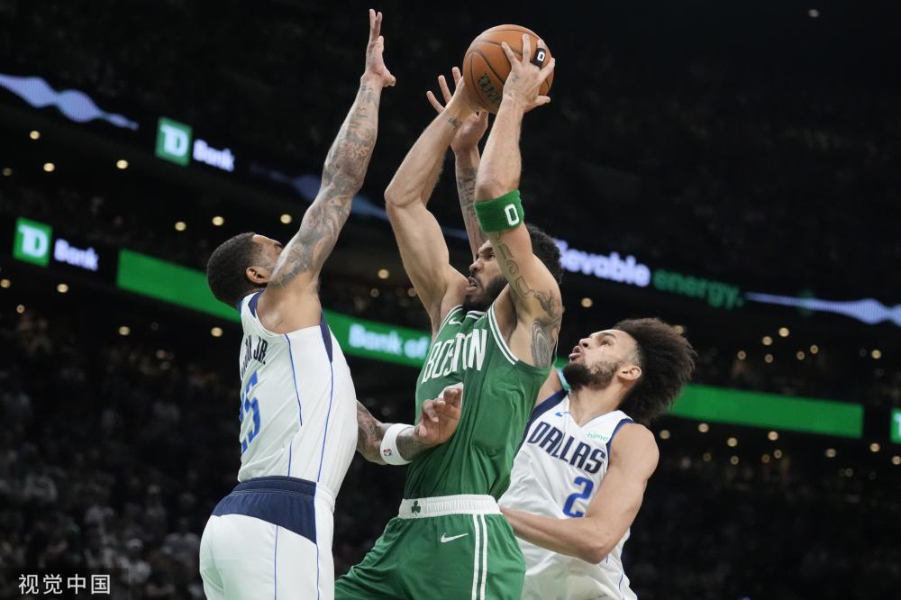 也折射出他 也折射出他