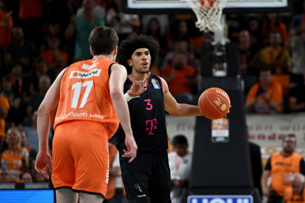 湖人决定留下文森特 进攻端表现仍待提升