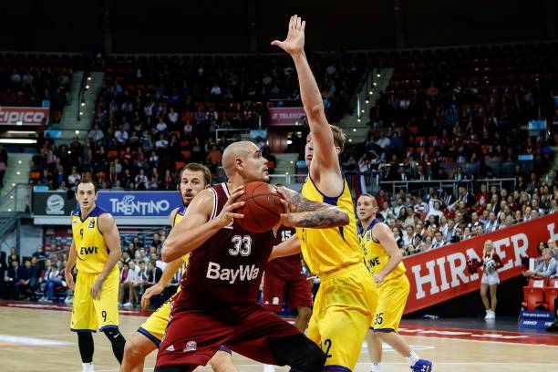 吴兴涵噩梦一战！2分钟超巨失误，10分钟伤退，媒体人不满