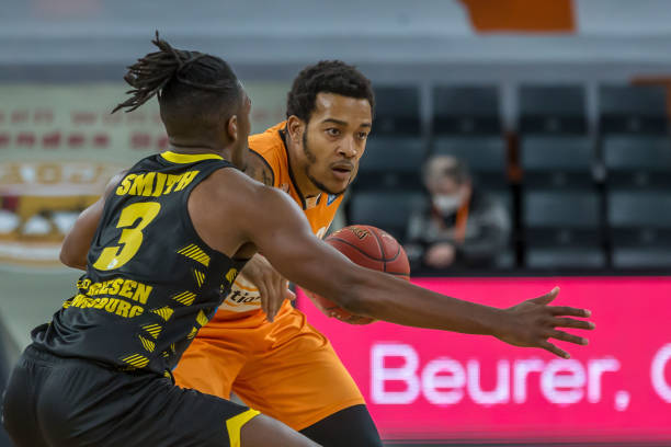 00万欧元 00万欧元